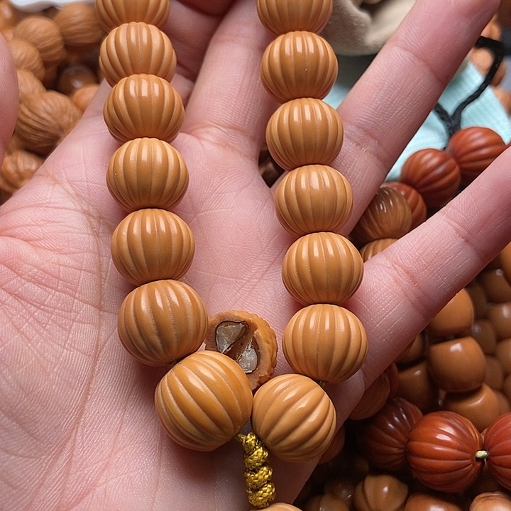 猴头核桃手串手持