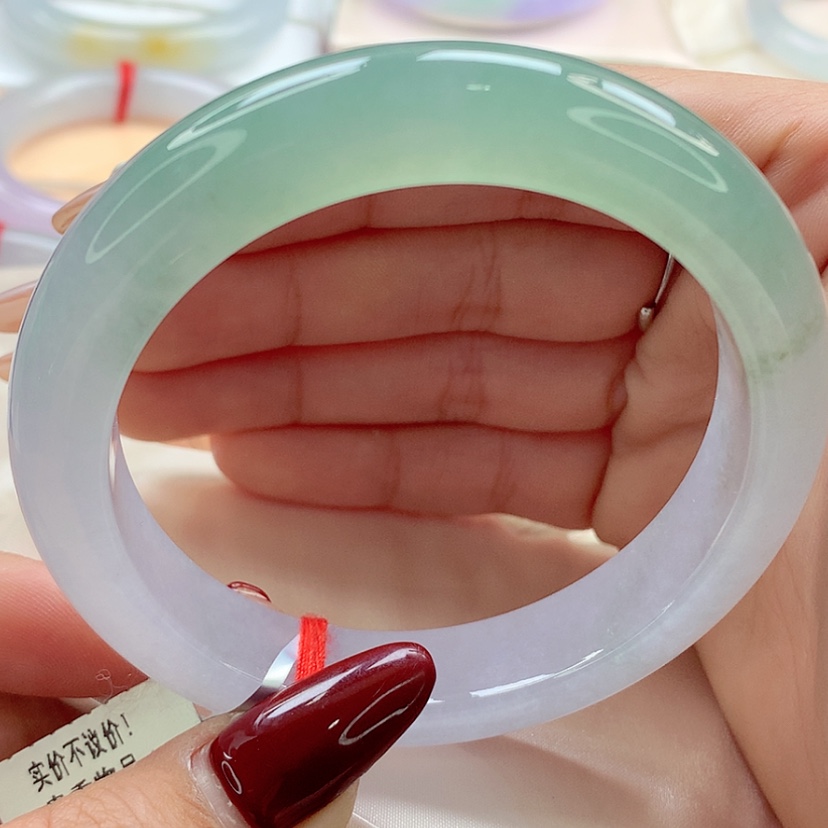 【闪购商品】翡翠手镯未镶嵌师妹冰春彩