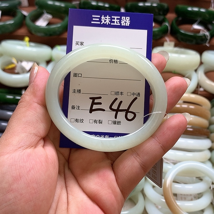 【闪购商品】和田玉手镯未镶嵌哈***…