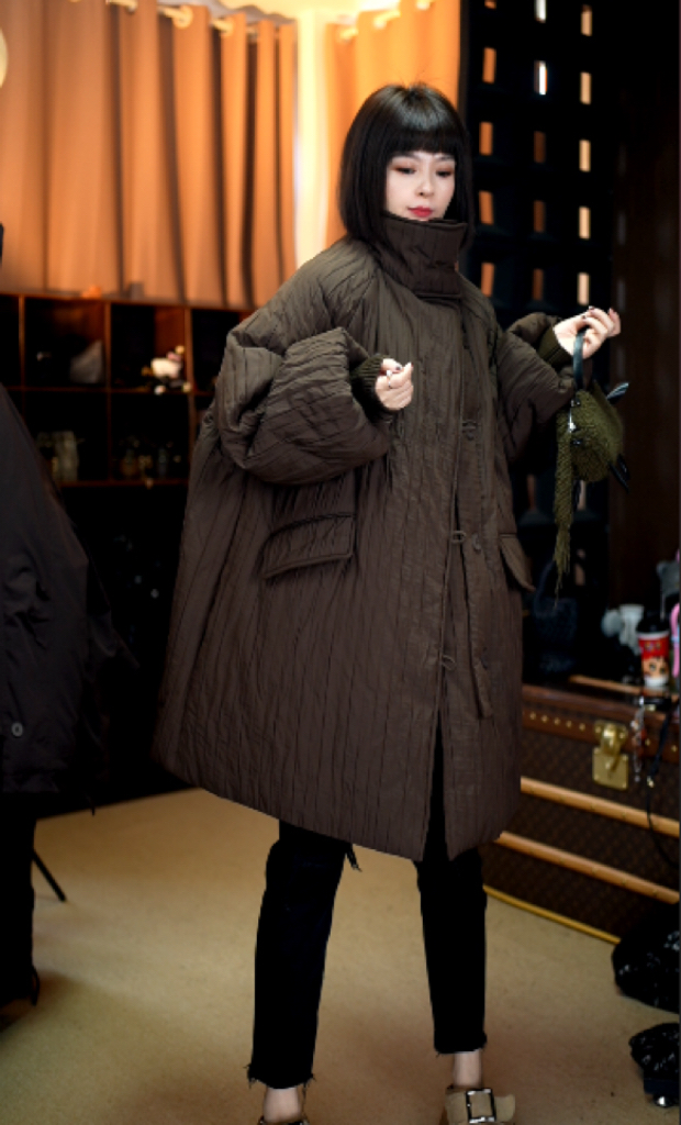 【思恩】2025冬季新款休闲简约时尚褶皱洋气棉服女