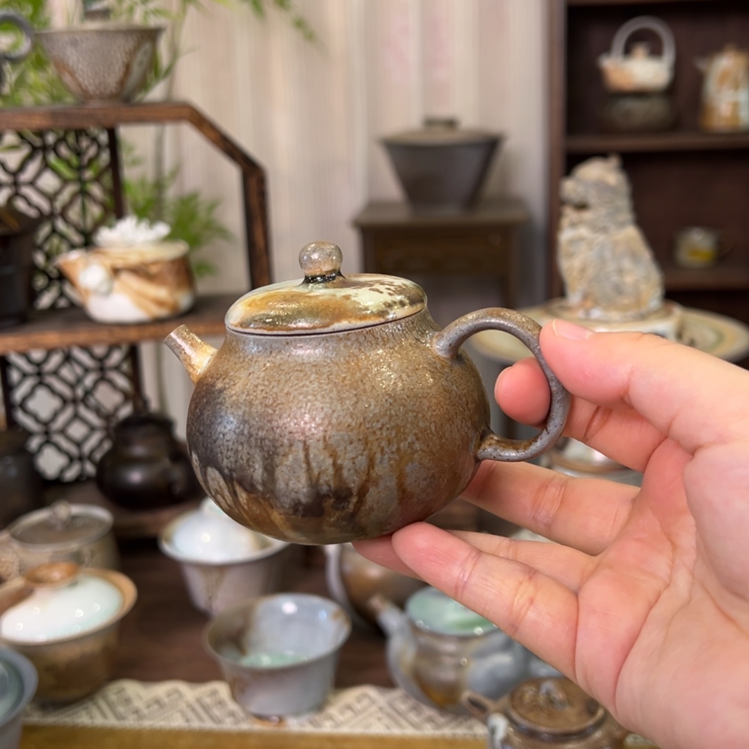 20中白重落灰梨壶