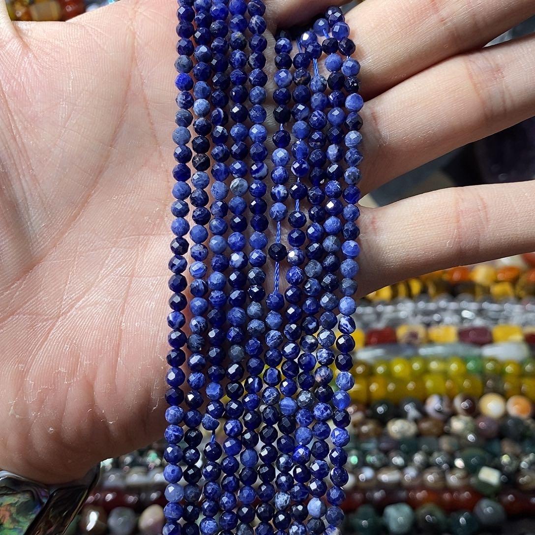 石英质玉未镶嵌，A品蓝纹切面4mm，