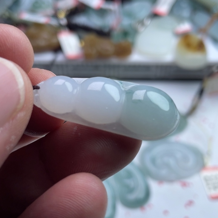 翡翠未镶嵌颈饰88