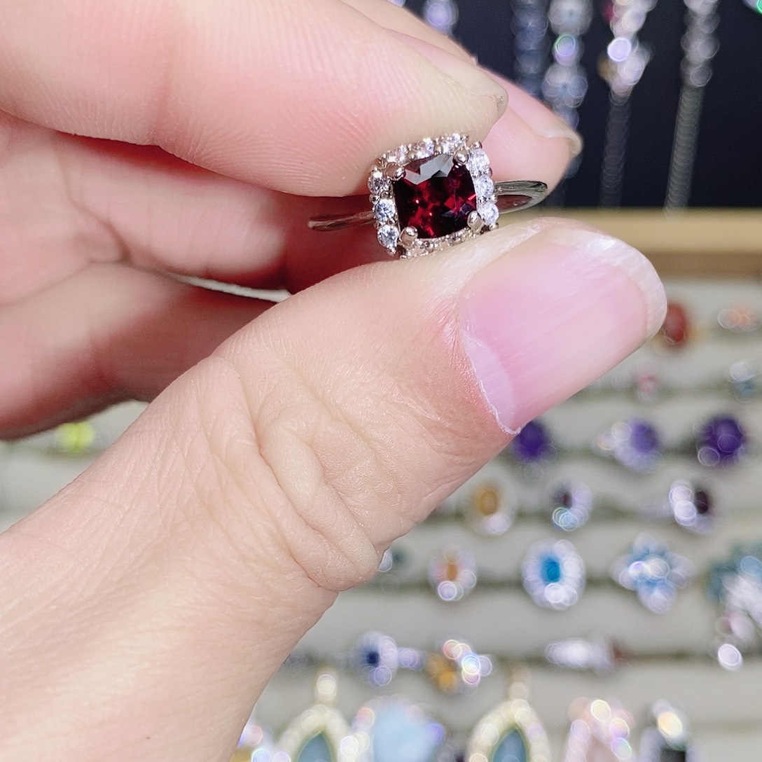 未镶嵌戒指石榴石