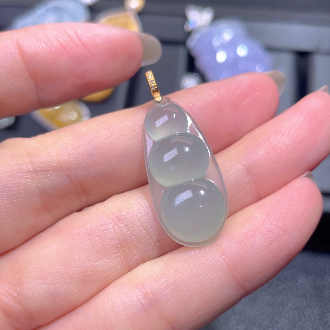 颈饰18K金镶嵌翡翠翡翠