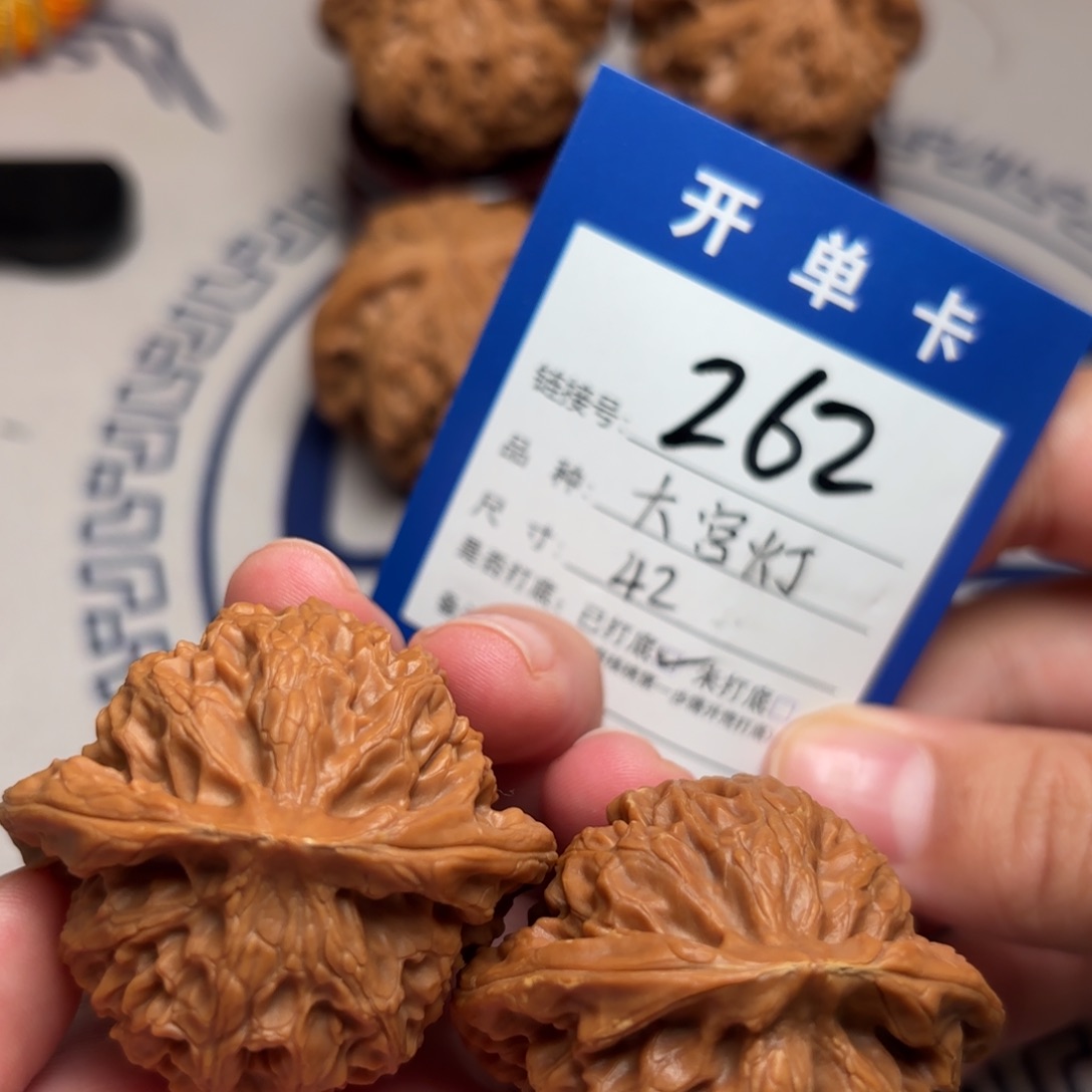 文玩核桃把件宫灯