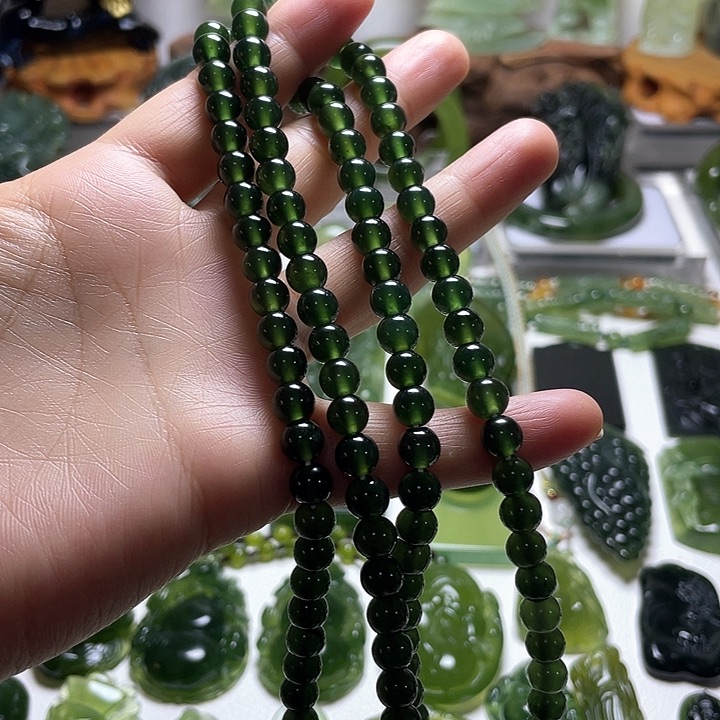 蛇纹石玉颈饰未镶嵌