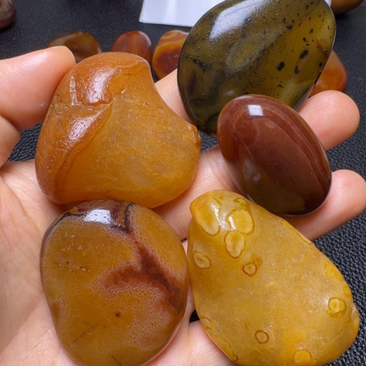 北***城瓷片马达加斯加奇石手把件