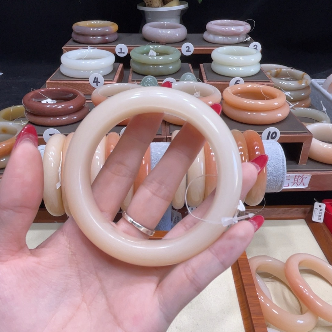 @***宝石英岩玉未镶嵌手镯