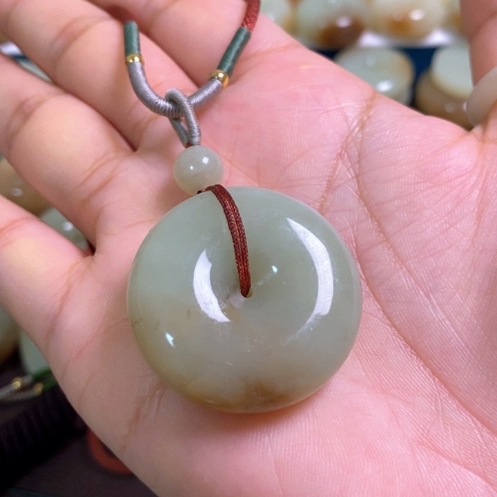 和田玉（糖玉）未镶嵌颈饰