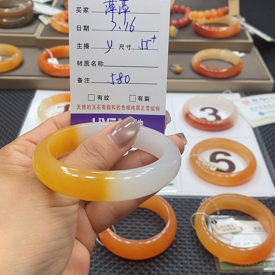 萍***8石英质玉手镯未镶嵌