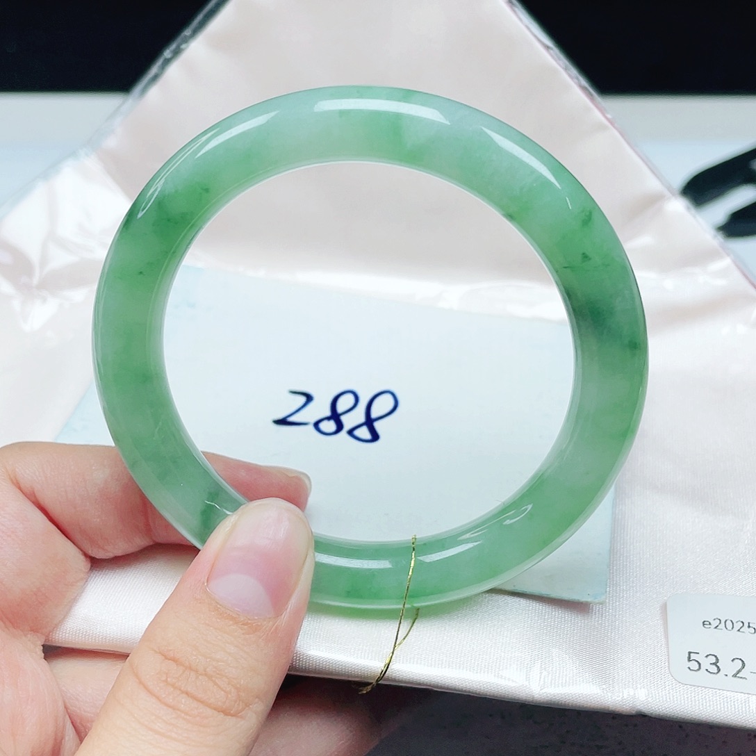 翡翠未镶嵌手镯（圆镯）圆条53.2