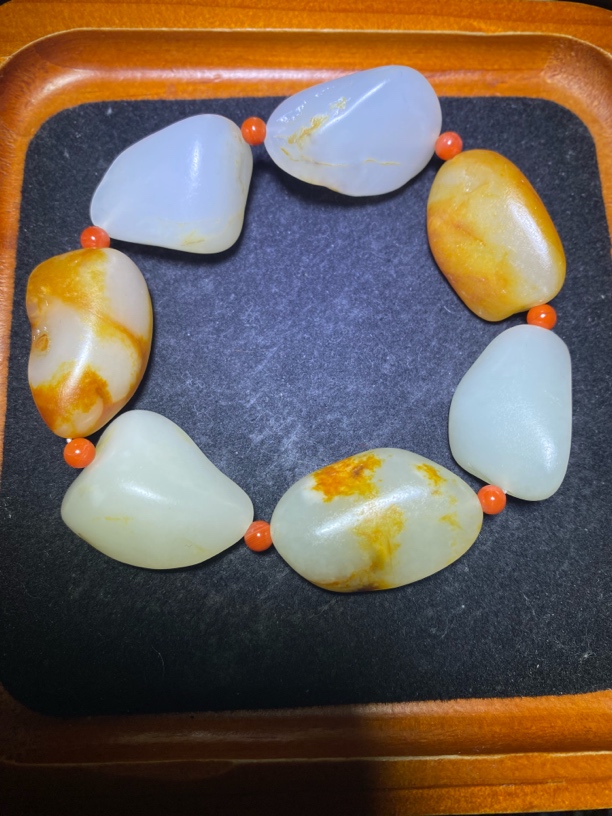 新疆和田玉原石手串，籽型饱满,肉质细腻，克重93.2