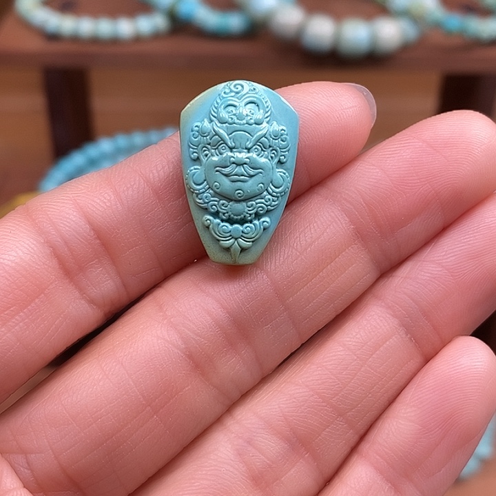 绿松石未镶嵌颈饰黄财神三通