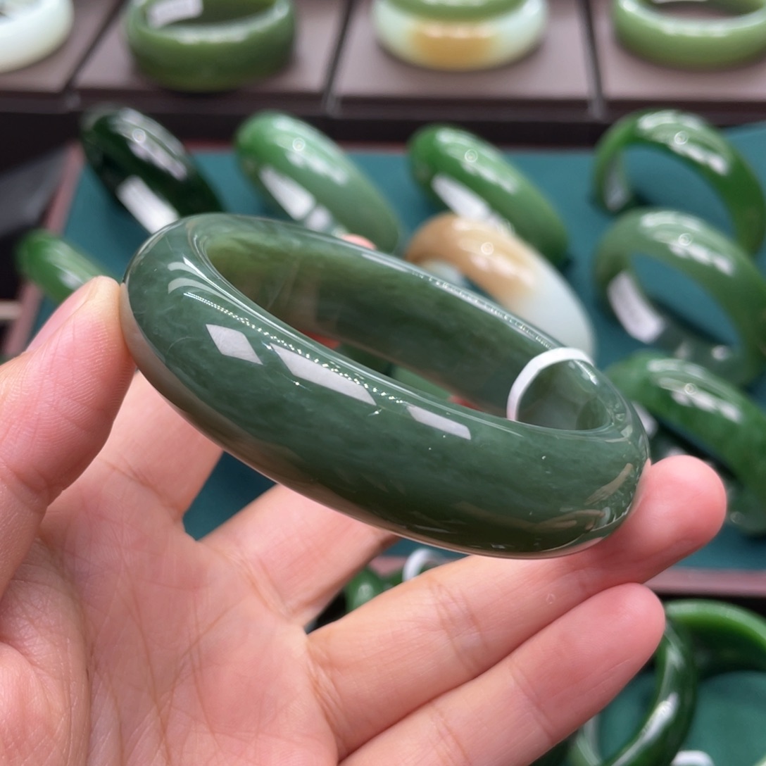 未镶嵌手镯和田玉（碧玉）
