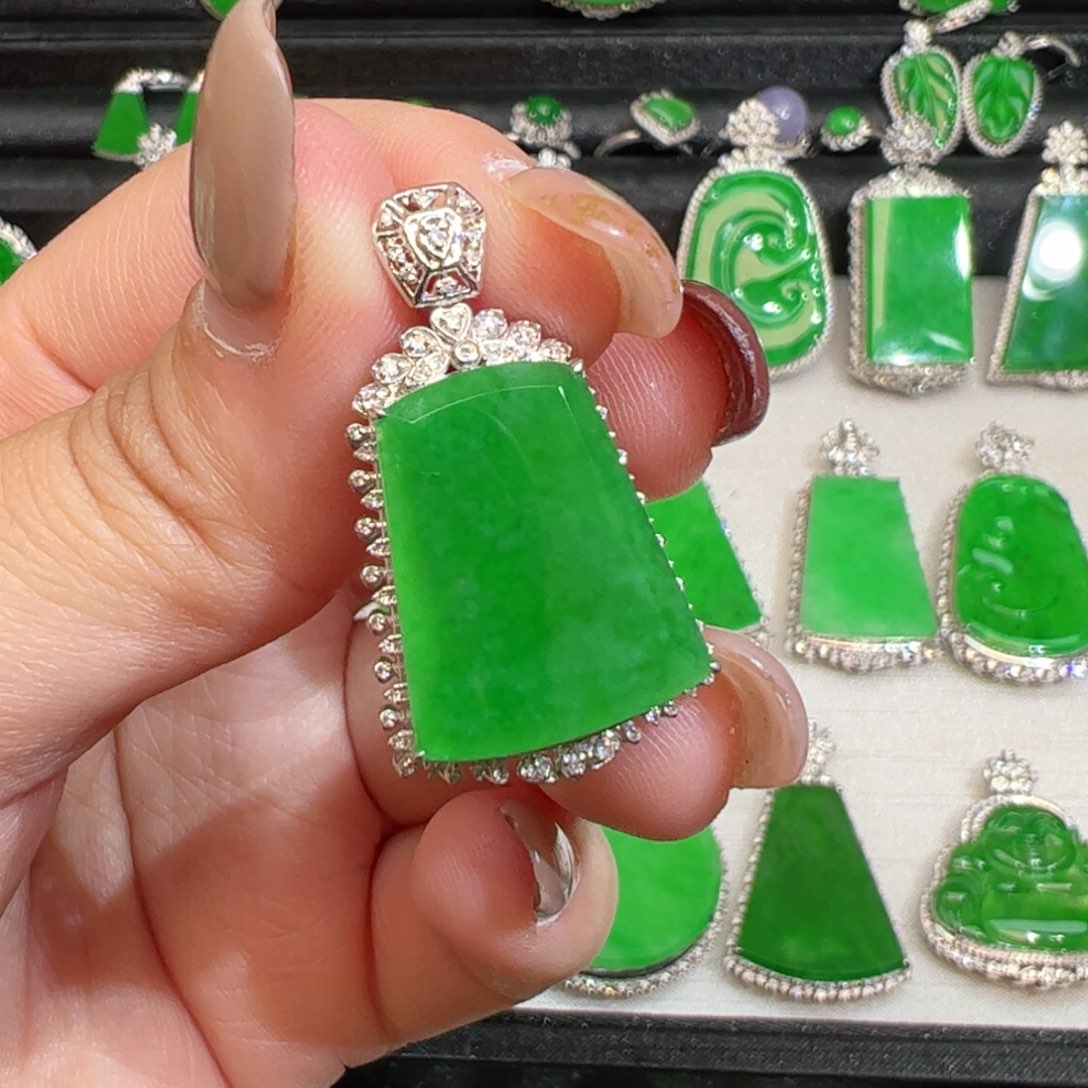 翡翠18K金镶嵌吊坠(不含链)