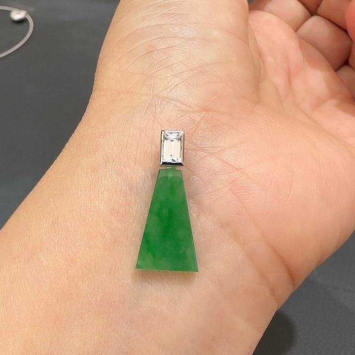 翡翠颈饰18K金镶嵌无事牌