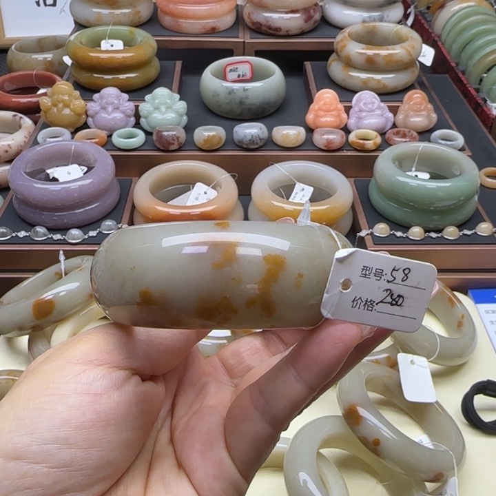 石英岩玉未镶嵌手镯