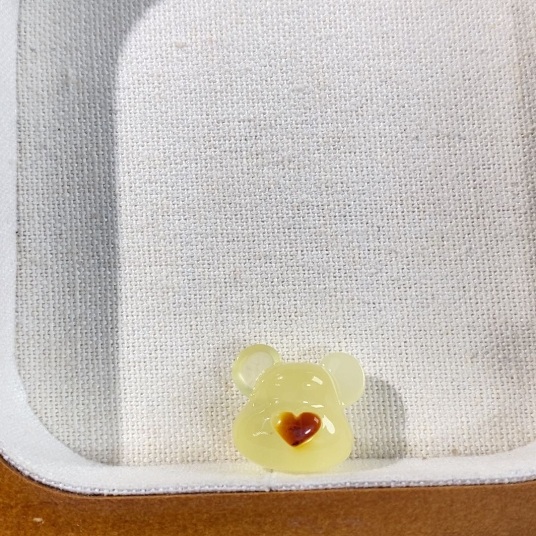 琥珀未镶嵌裸石熊头