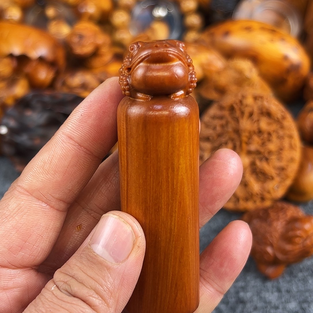 柏木太行崖柏塘心玉化手把件