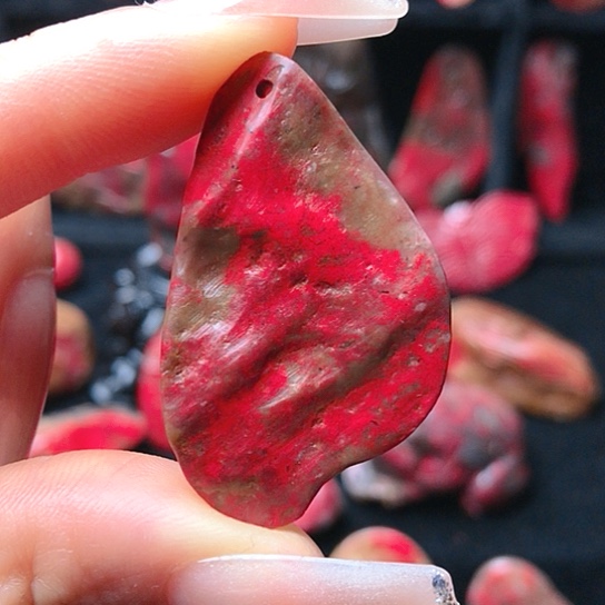 昌化鸡血石昌化鸡血石精品吊坠