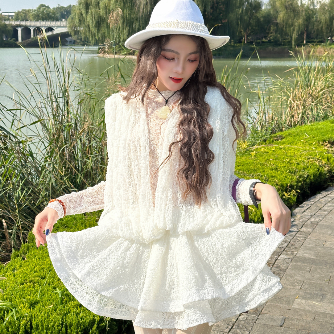 2025秋冬新款越南小众设计针织透视深V领套头衫搭配短裤时尚套装