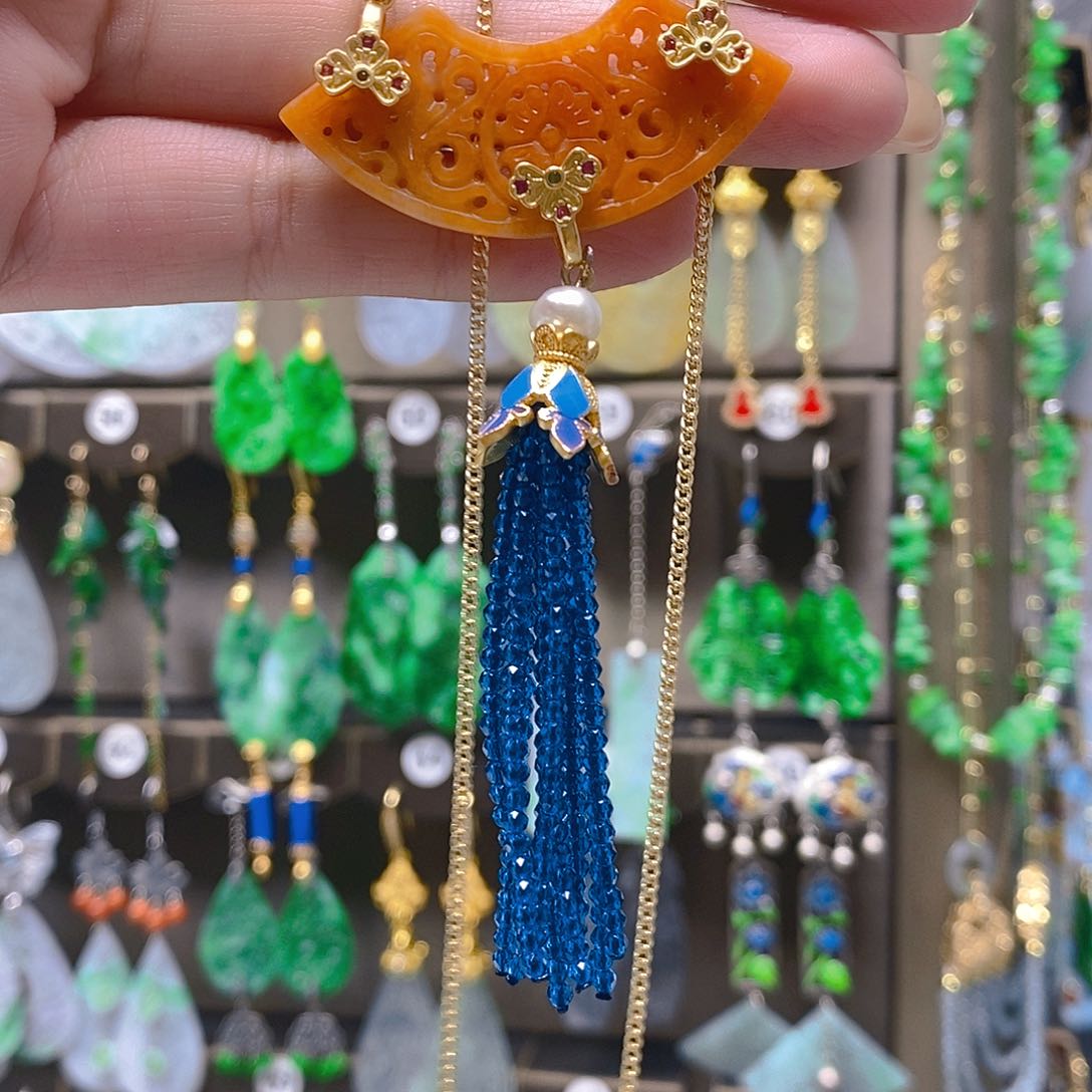 未镶嵌翡翠耳饰翡翠