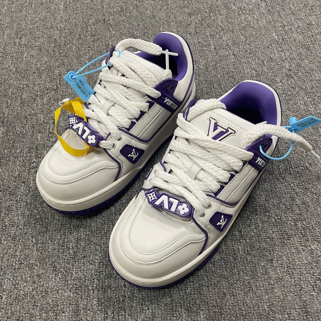 95新 LouisVuitton/路易威登 （有盒）小胖丁时尚板鞋 37码/5926