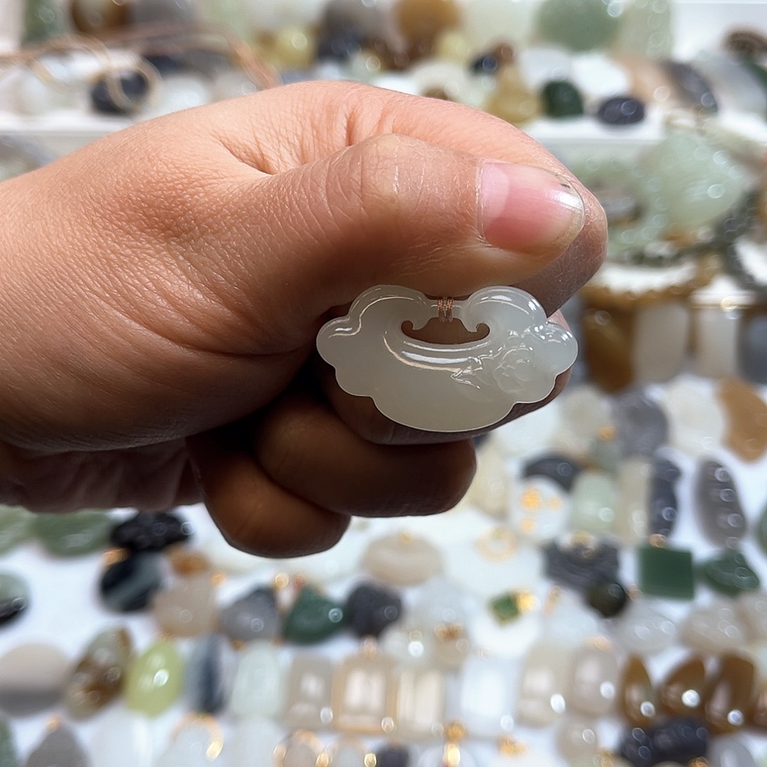 和田玉吊坠(赠链)未镶嵌十*