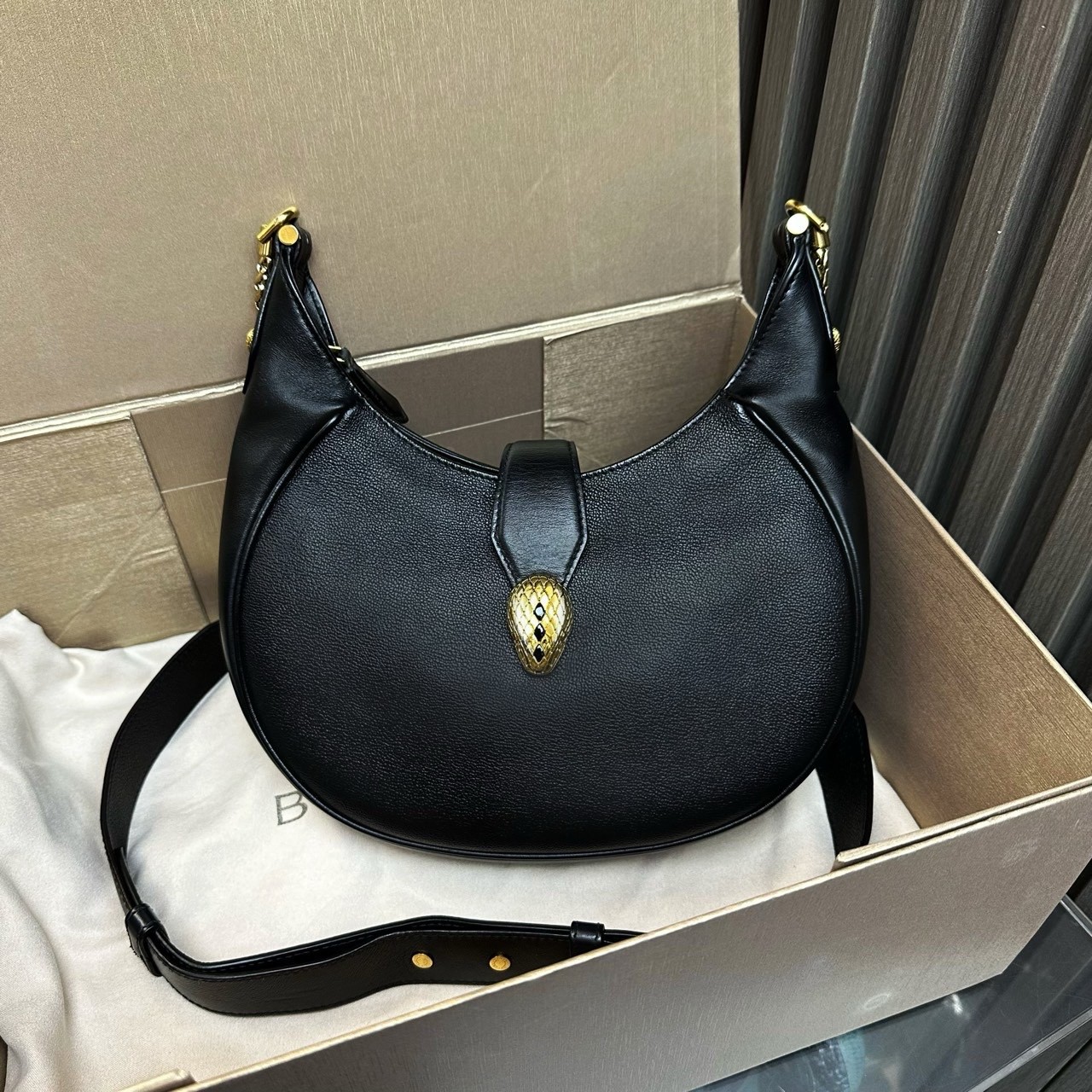 99新 BVLGARI/宝格丽 /夏vv1109/单肩包/16357637