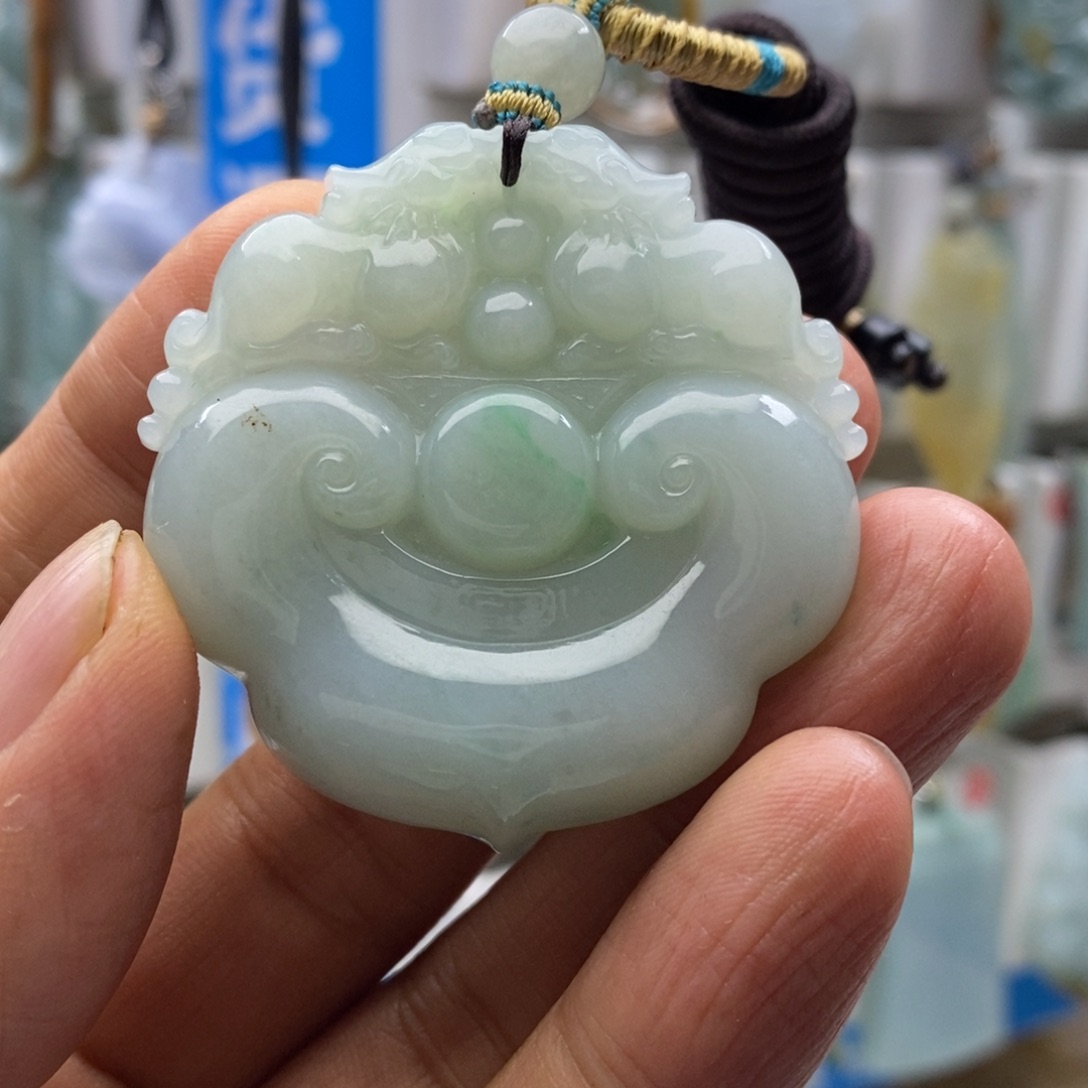 翡翠颈饰未镶嵌麒麟