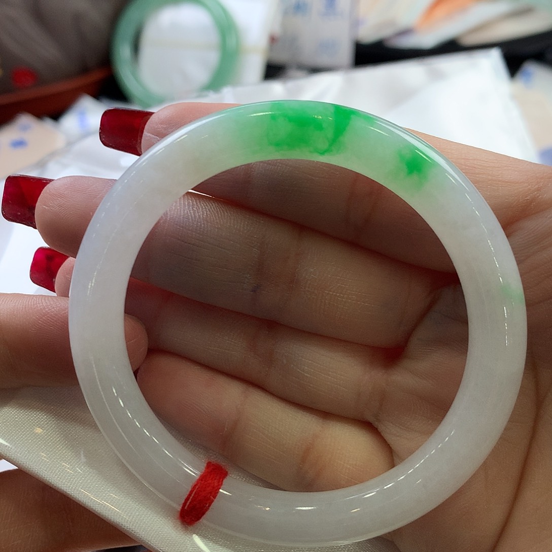 翡翠未镶嵌手镯52.8圆条