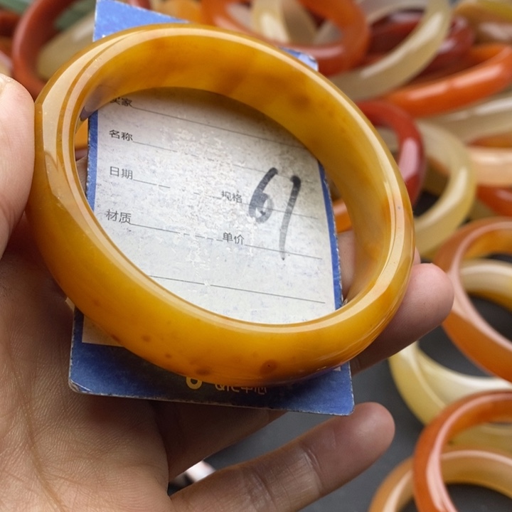 未镶嵌手镯石英质玉