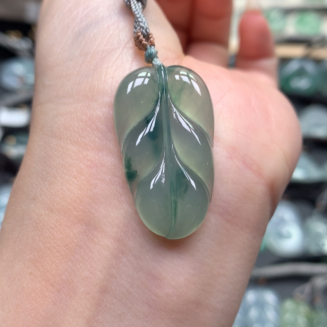 翡翠颈饰未镶嵌叶子