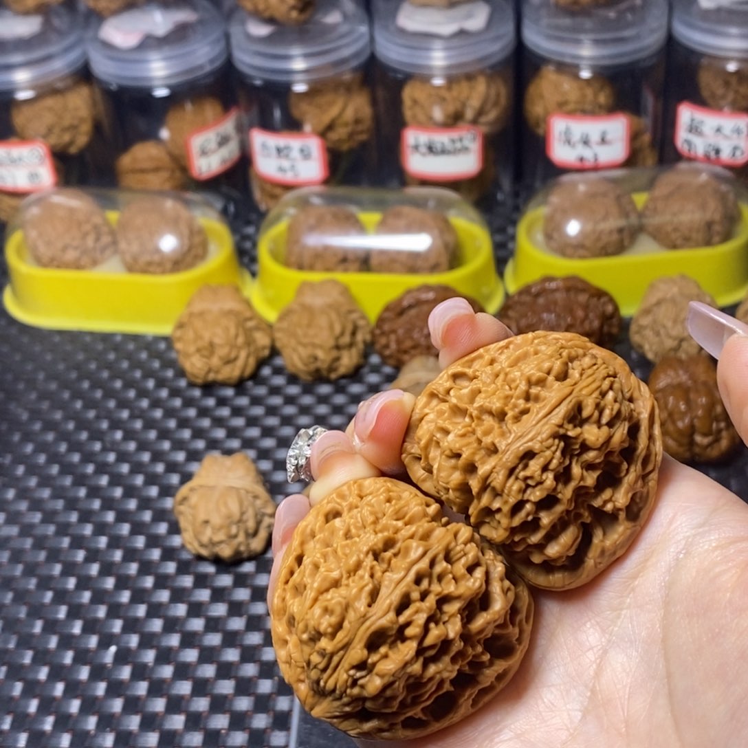 文玩核桃吊坠南疆石45.8