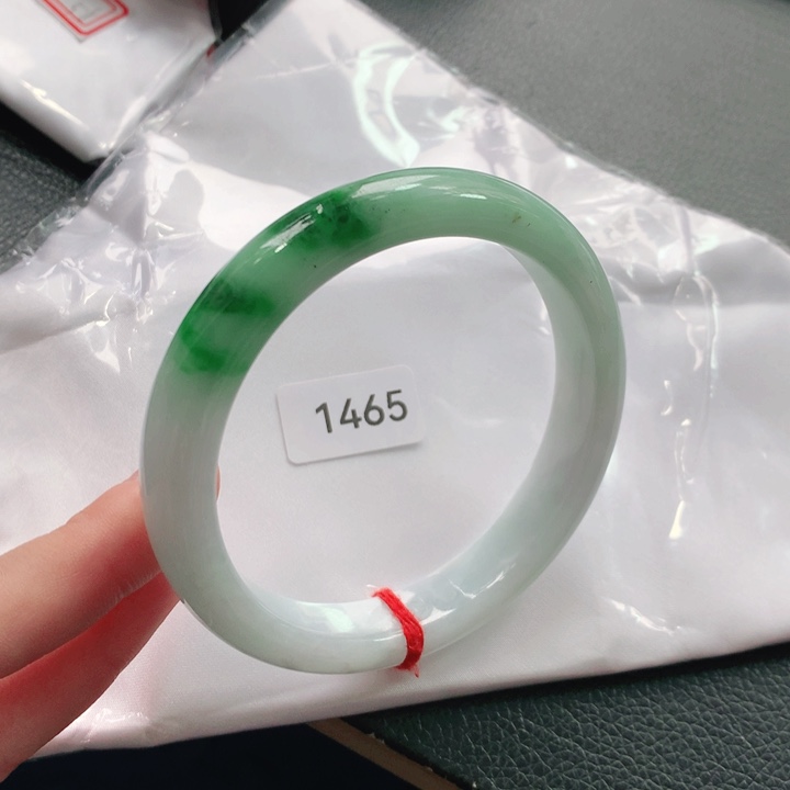 翡翠手镯未镶嵌天然翡翠手镯