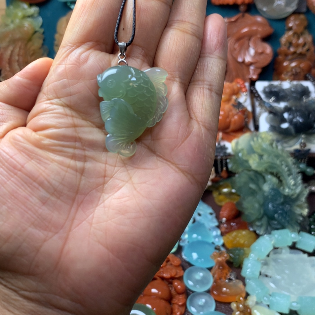 蛇纹石玉未镶嵌挂坠