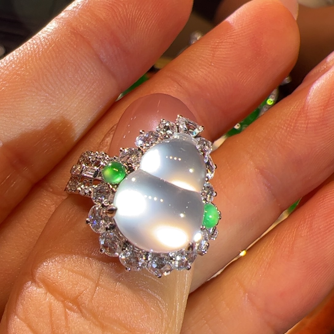 翡翠18K金镶嵌耳饰