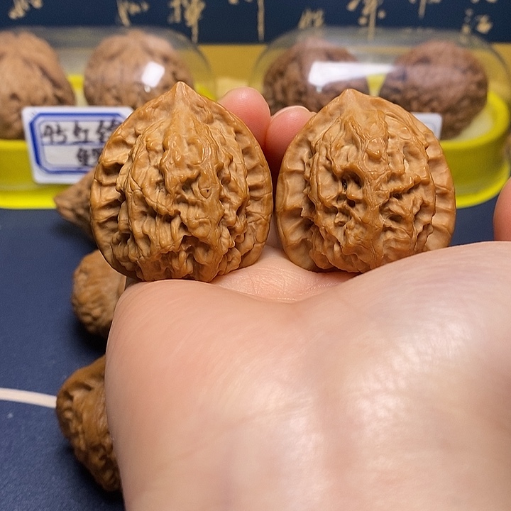 文玩核桃把件梨木台
