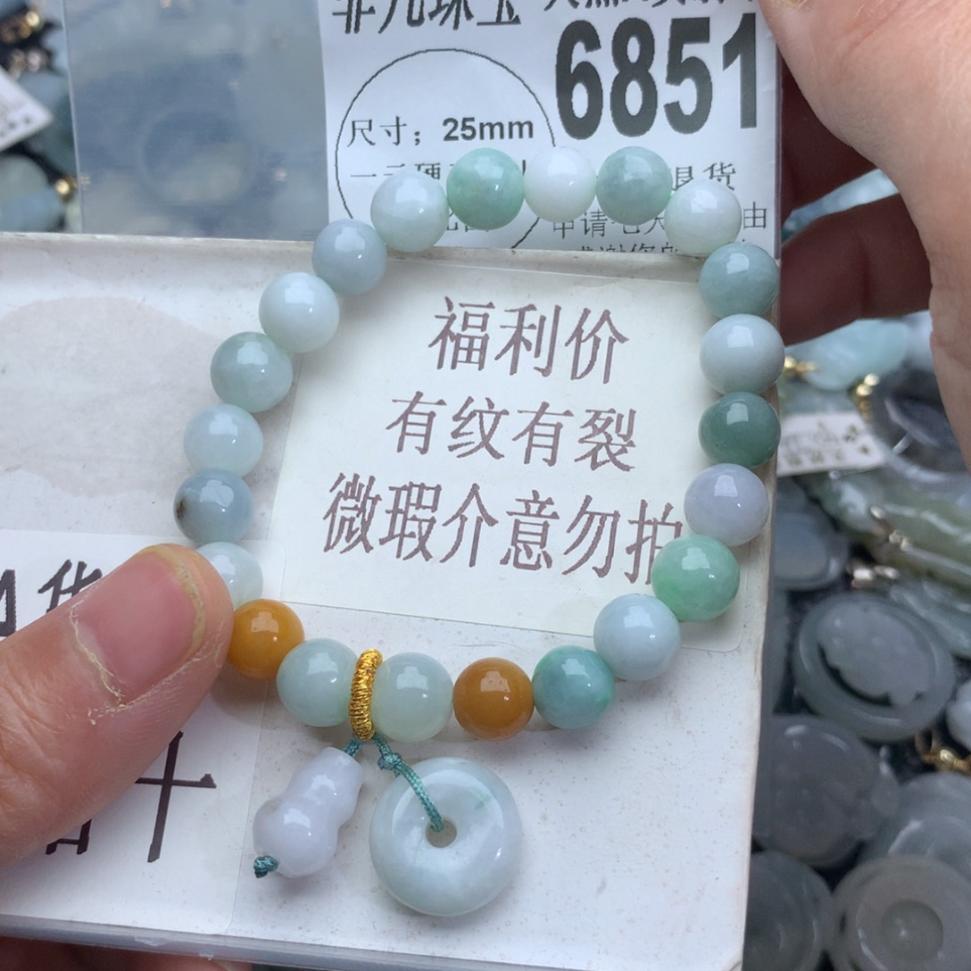 翡翠颈饰未镶嵌6851。