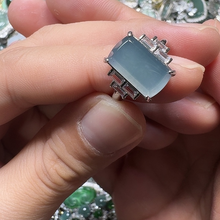 翡翠未镶嵌颈饰天然A货翡翠放漏