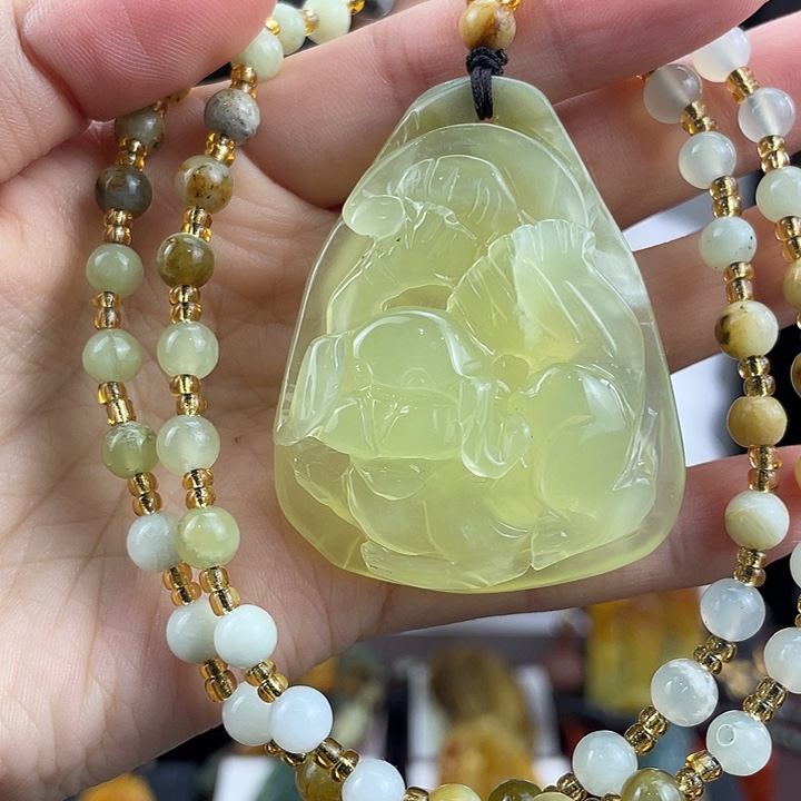 蛇纹石玉未镶嵌颈饰