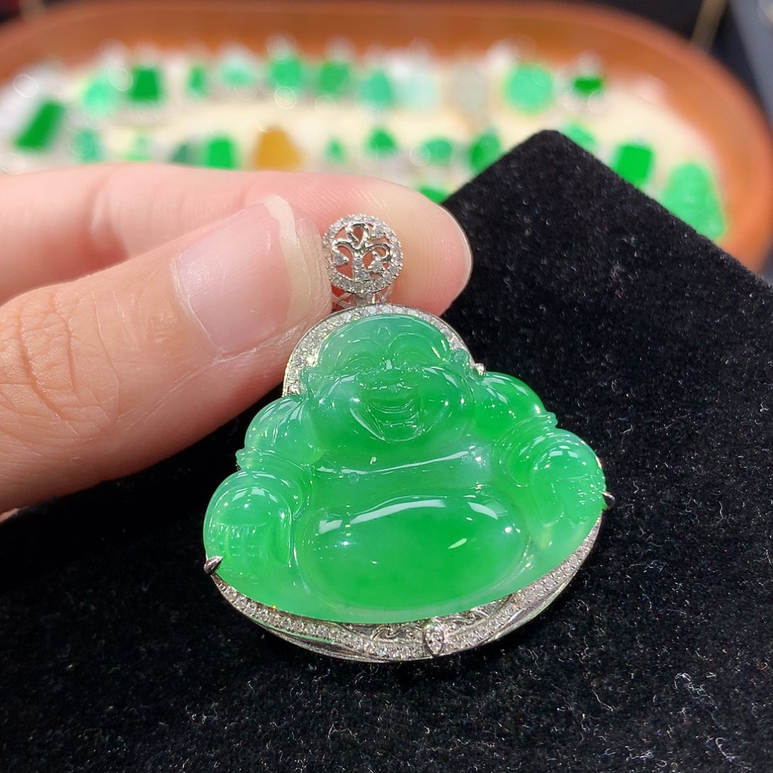 翡翠18K金镶嵌颈饰