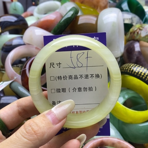 石英质玉手镯未镶嵌