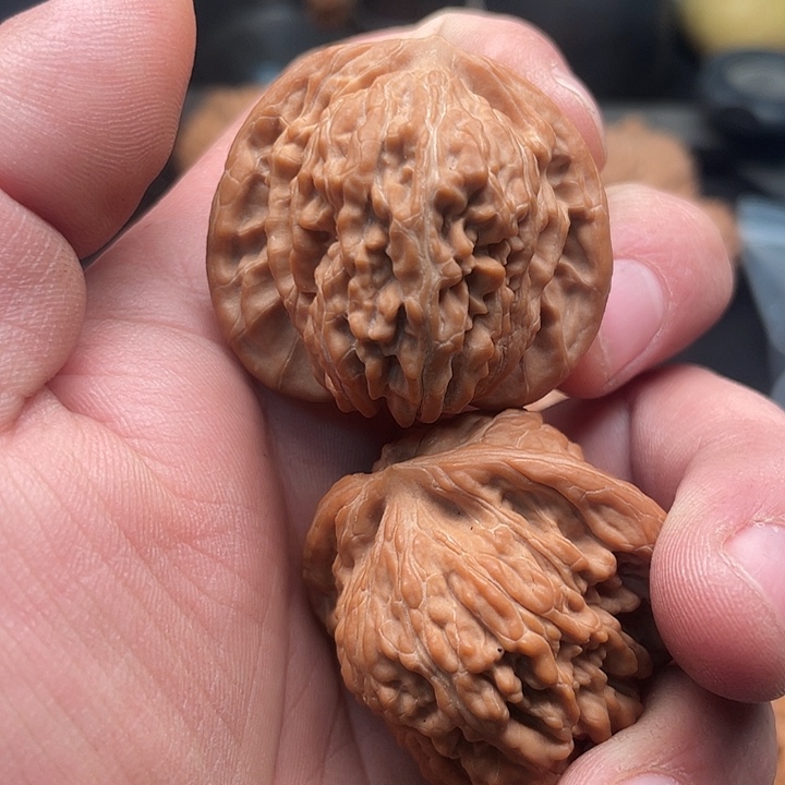 天***鸟文玩核桃吊坠四座楼