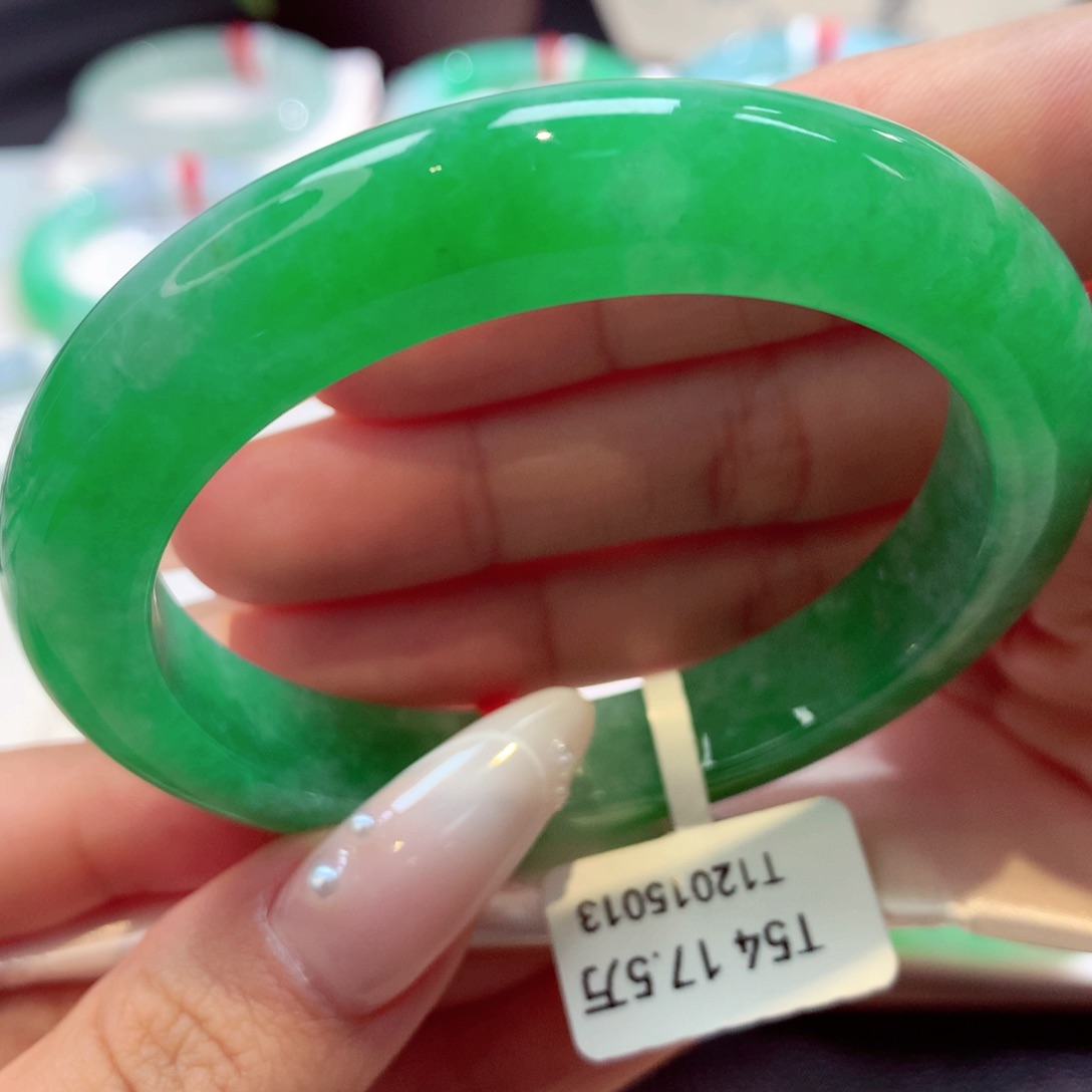 未镶嵌手镯翡翠辣阳绿毕业7号66