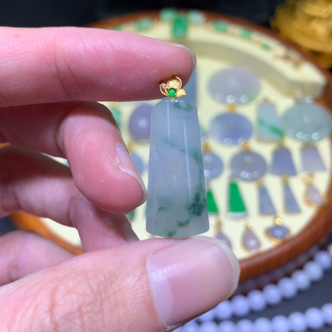 翡翠吊坠(不含链)18K金镶嵌