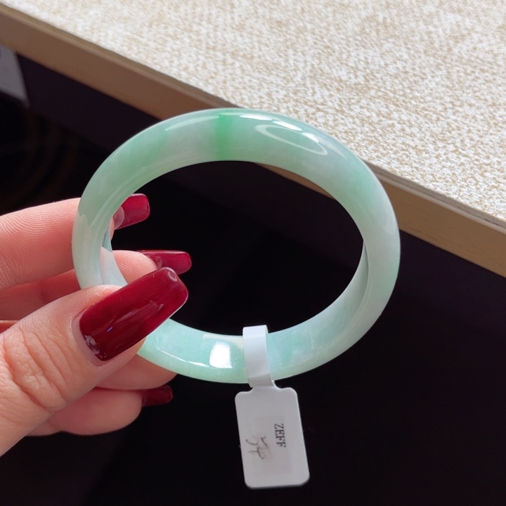 翡翠手镯未镶嵌手镯