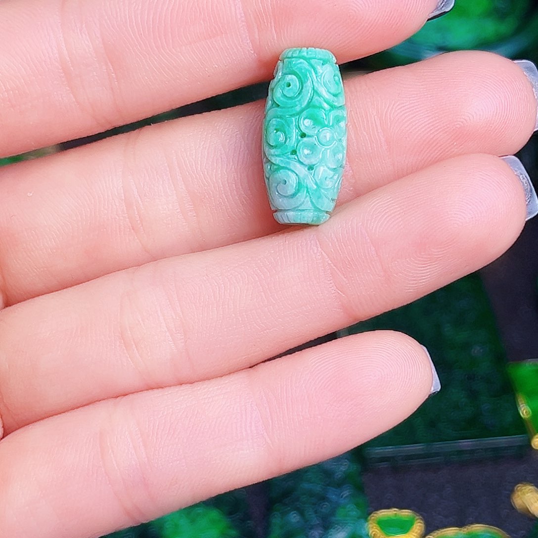 颈饰未镶嵌翡翠多样性