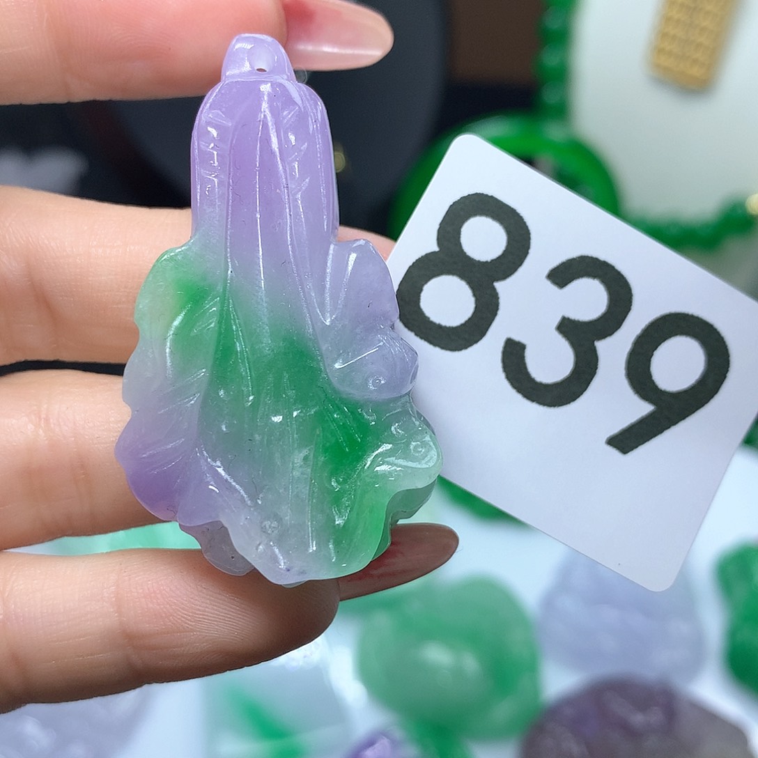 翡翠吊坠(赠链)未镶嵌